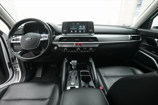 Photo of 2021 Glacial White Pearl Kia Telluride