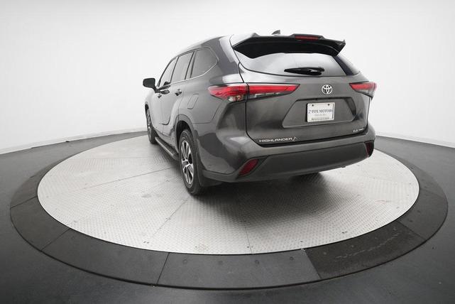 Photo of 2022 Magnetic Gray Metallic Toyota Highlander
