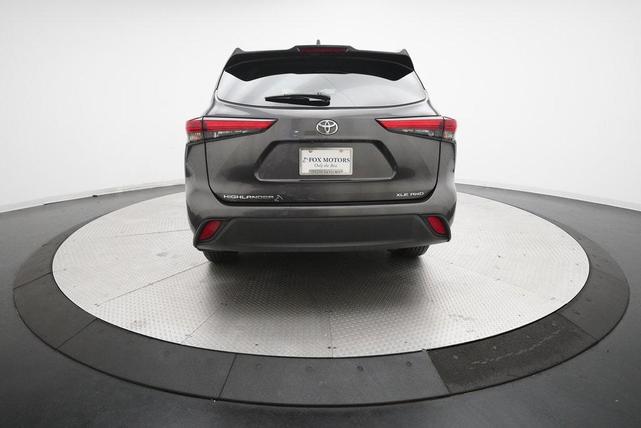Photo of 2022 Magnetic Gray Metallic Toyota Highlander