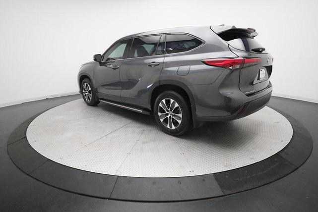 Photo of 2022 Magnetic Gray Metallic Toyota Highlander