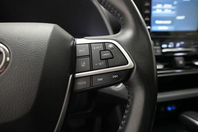 Photo of 2022 Magnetic Gray Metallic Toyota Highlander