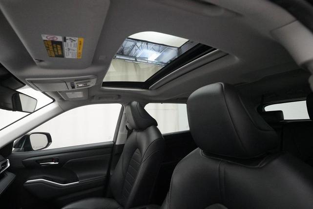Photo of 2022 Magnetic Gray Metallic Toyota Highlander