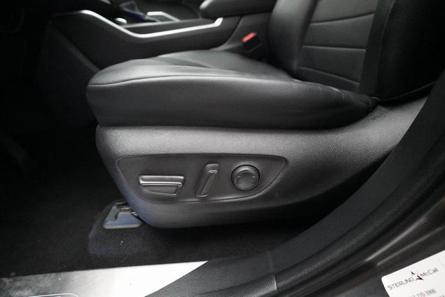 Photo of 2022 Magnetic Gray Metallic Toyota Highlander
