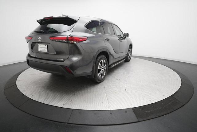 Photo of 2022 Magnetic Gray Metallic Toyota Highlander