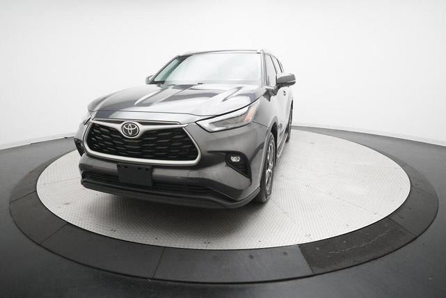Photo of 2022 Magnetic Gray Metallic Toyota Highlander