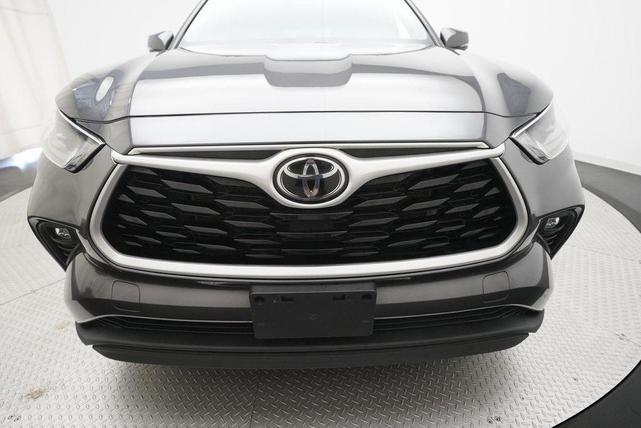 Photo of 2022 Magnetic Gray Metallic Toyota Highlander