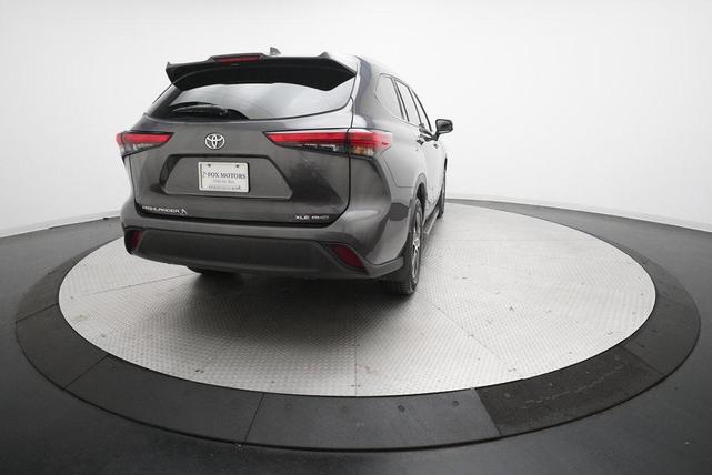 Photo of 2022 Magnetic Gray Metallic Toyota Highlander