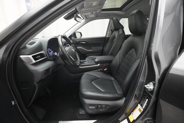 Photo of 2022 Magnetic Gray Metallic Toyota Highlander