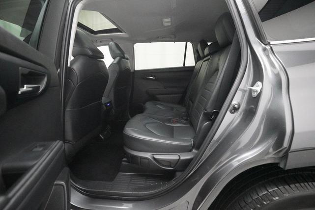 Photo of 2022 Magnetic Gray Metallic Toyota Highlander