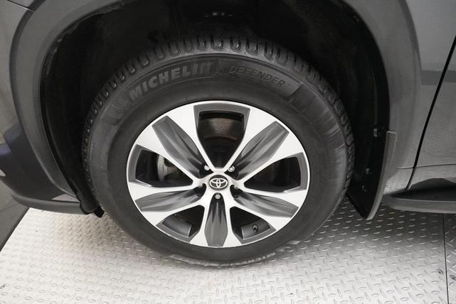 Photo of 2022 Magnetic Gray Metallic Toyota Highlander