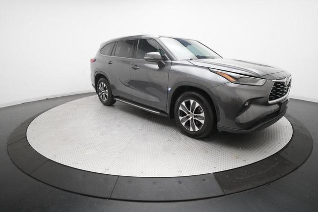 Photo of 2022 Magnetic Gray Metallic Toyota Highlander