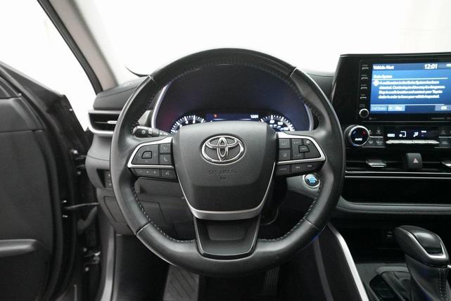 Photo of 2022 Magnetic Gray Metallic Toyota Highlander