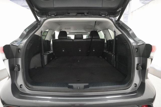 Photo of 2022 Magnetic Gray Metallic Toyota Highlander