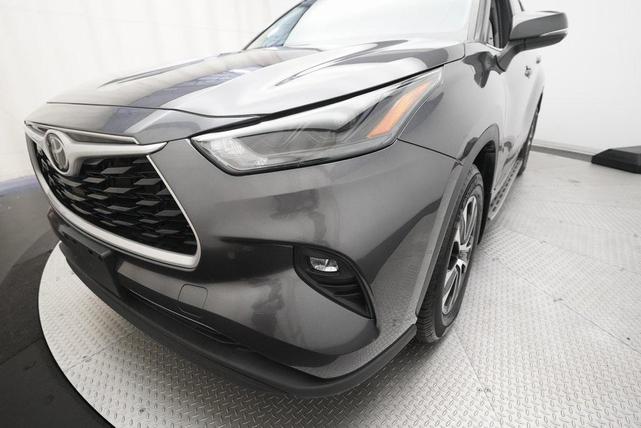 Photo of 2022 Magnetic Gray Metallic Toyota Highlander