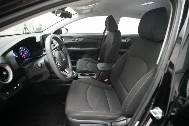 Photo of 2020 Aurora Black Pearl Kia Forte