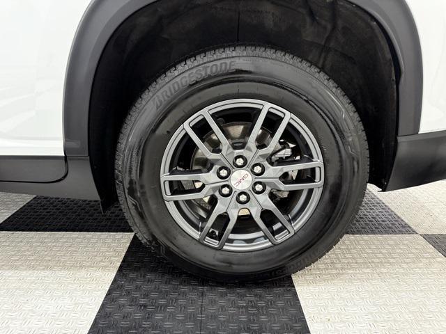 Photo of 2025 Summit White GMC Acadia
