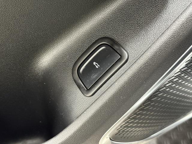 Photo of 2025 Summit White GMC Acadia