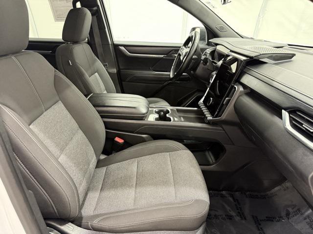 Photo of 2025 Summit White GMC Acadia