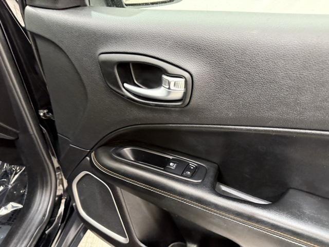 Photo of 2021 Diamond Black Crystal Pearlcoat Jeep Compass