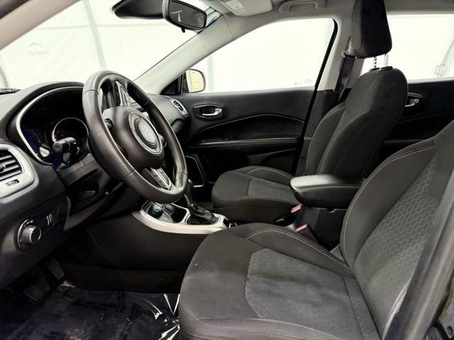 Photo of 2021 Diamond Black Crystal Pearlcoat Jeep Compass