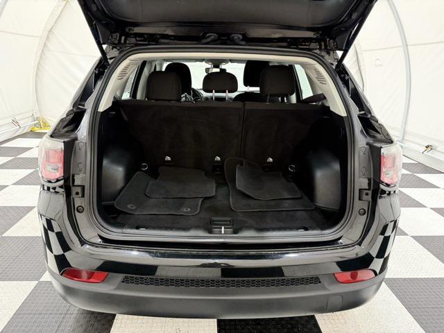 Photo of 2021 Diamond Black Crystal Pearlcoat Jeep Compass