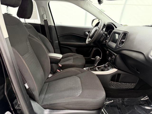 Photo of 2021 Diamond Black Crystal Pearlcoat Jeep Compass