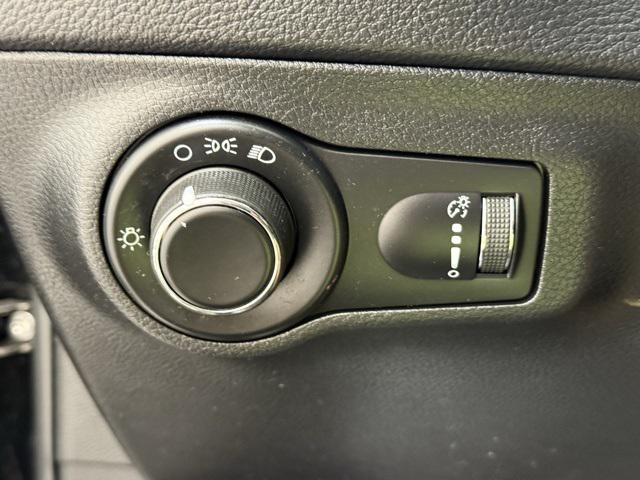 Photo of 2021 Diamond Black Crystal Pearlcoat Jeep Compass