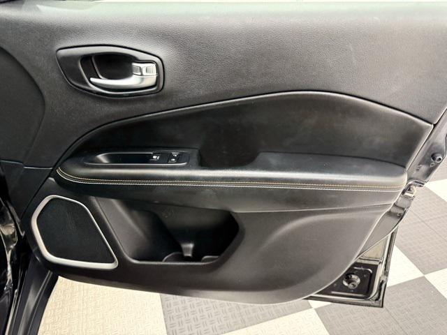 Photo of 2021 Diamond Black Crystal Pearlcoat Jeep Compass