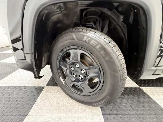 Photo of 2021 Diamond Black Crystal Pearlcoat Jeep Compass