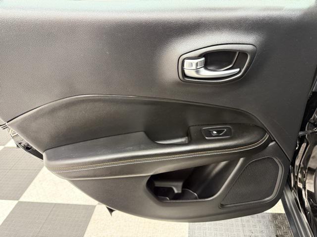 Photo of 2021 Diamond Black Crystal Pearlcoat Jeep Compass