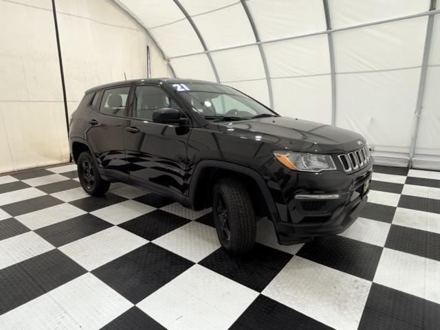 Photo of 2021 Diamond Black Crystal Pearlcoat Jeep Compass