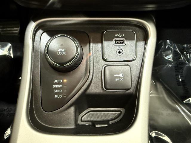 Photo of 2021 Diamond Black Crystal Pearlcoat Jeep Compass