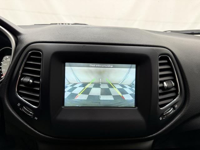 Photo of 2021 Diamond Black Crystal Pearlcoat Jeep Compass