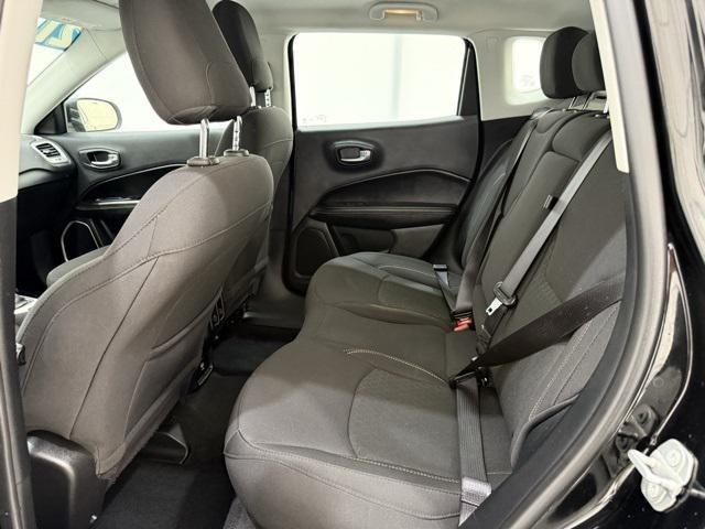 Photo of 2021 Diamond Black Crystal Pearlcoat Jeep Compass