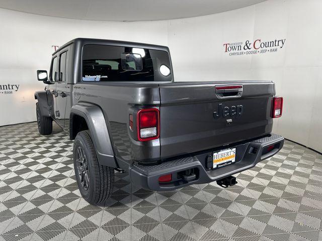 Photo of 2025 Granite Crystal Clearcoat Metallic Jeep Gladiator