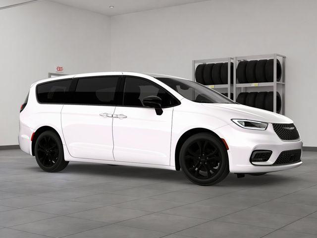 Photo of 2026 Bright White Clearcoat Chrysler Pacifica