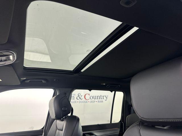 Photo of 2025 Bright White Clearcoat Jeep Wagoneer