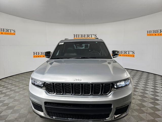 Photo of 2025 Silver Zynith Jeep Grand Cherokee L