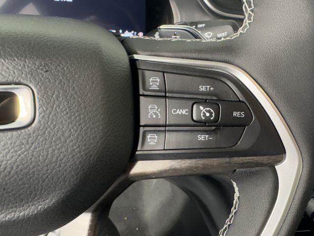 Photo of 2025 Silver Zynith Jeep Grand Cherokee L
