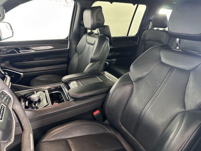 Photo of 2022 Diamond Black Jeep Wagoneer