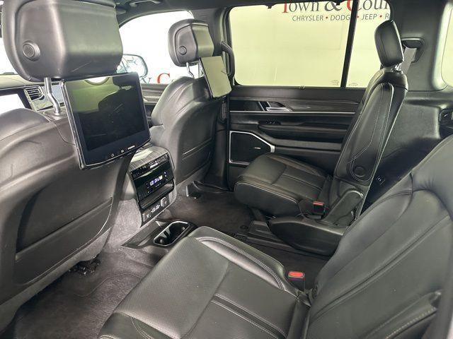 Photo of 2022 Diamond Black Jeep Wagoneer