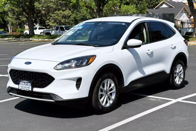 Photo of 2020 Oxford White Ford Escape