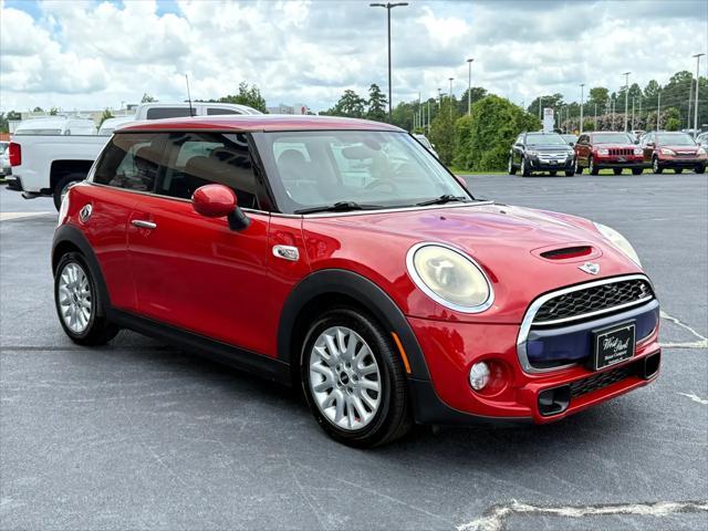 Photo of 2015 Red MINI Hardtop