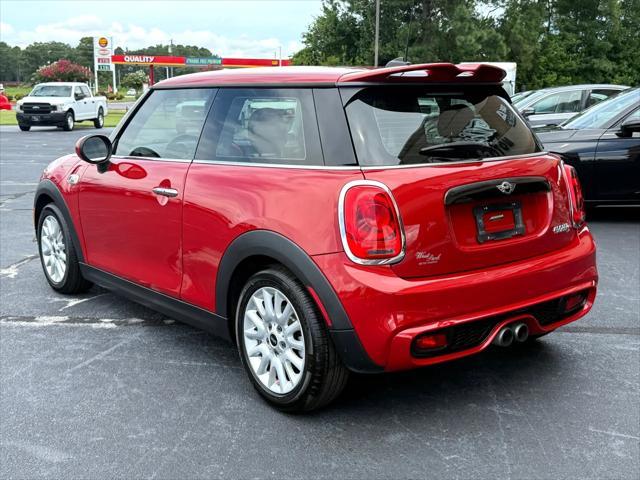 Photo of 2015 Red MINI Hardtop