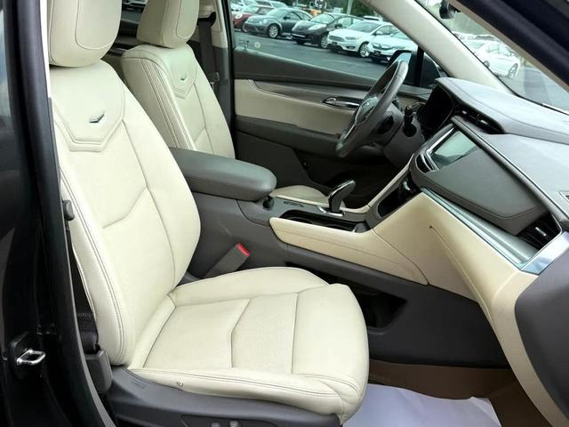 Photo of 2017 Gray Cadillac XT5