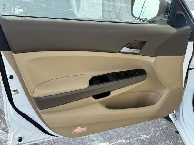 Photo of 2009 Taffeta White Honda Accord