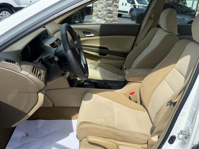 Photo of 2009 Taffeta White Honda Accord