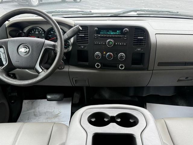 Photo of 2009 Summit White Chevrolet Silverado 2500