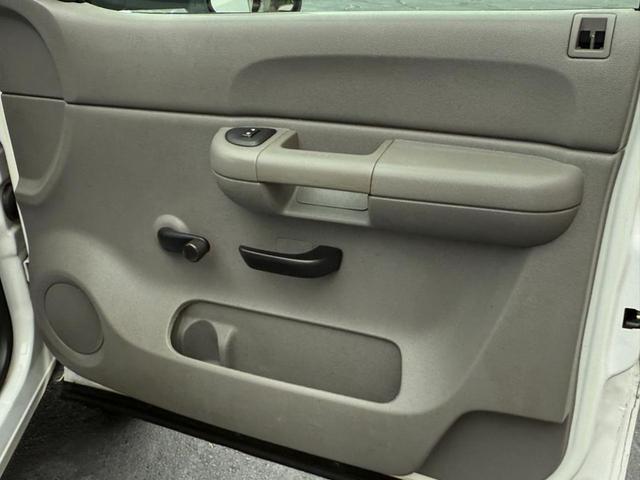 Photo of 2009 Summit White Chevrolet Silverado 2500