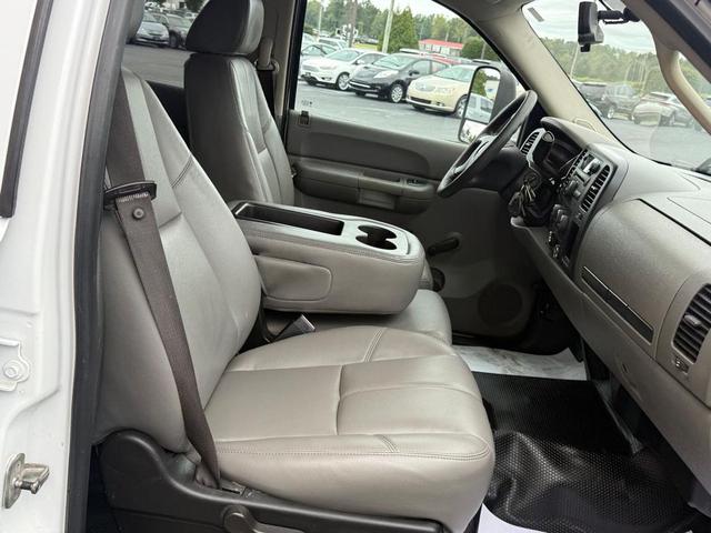 Photo of 2009 Summit White Chevrolet Silverado 2500